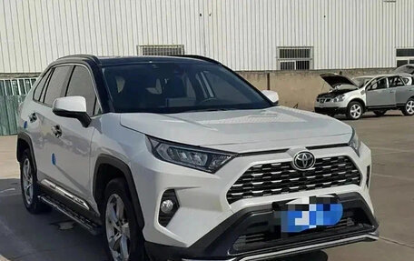 Toyota RAV4, 2022 год, 2 279 000 рублей, 3 фотография