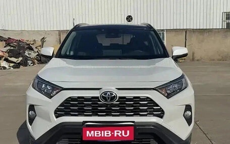 Toyota RAV4, 2022 год, 2 279 000 рублей, 2 фотография