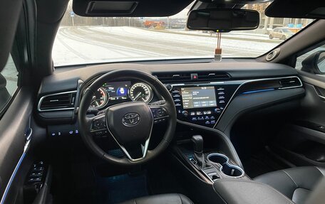 Toyota Camry, 2019 год, 2 800 000 рублей, 10 фотография