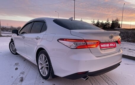 Toyota Camry, 2019 год, 2 800 000 рублей, 8 фотография