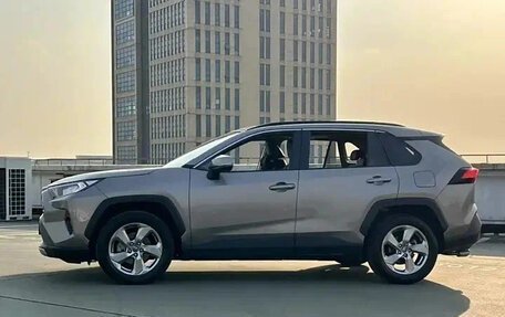 Toyota RAV4, 2022 год, 2 479 000 рублей, 4 фотография