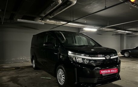 Toyota Voxy III, 2014 год, 1 890 000 рублей, 2 фотография