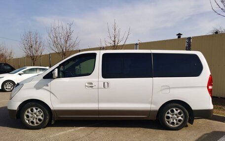 Hyundai H-1 II рестайлинг, 2012 год, 1 800 000 рублей, 2 фотография