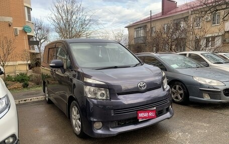 Toyota Voxy II, 2009 год, 810 000 рублей, 1 фотография