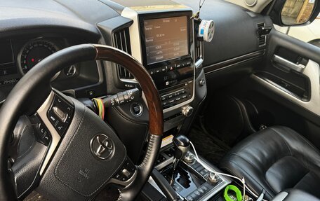 Toyota Land Cruiser 200, 2015 год, 6 050 000 рублей, 2 фотография