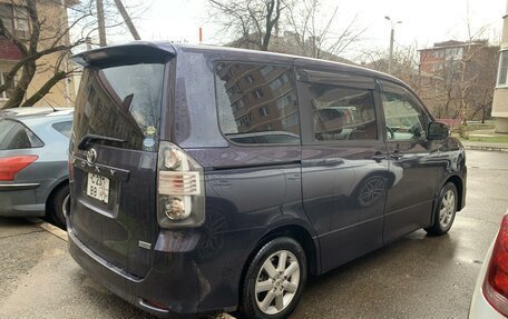 Toyota Voxy II, 2009 год, 810 000 рублей, 3 фотография