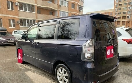 Toyota Voxy II, 2009 год, 810 000 рублей, 4 фотография