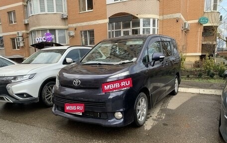 Toyota Voxy II, 2009 год, 810 000 рублей, 2 фотография