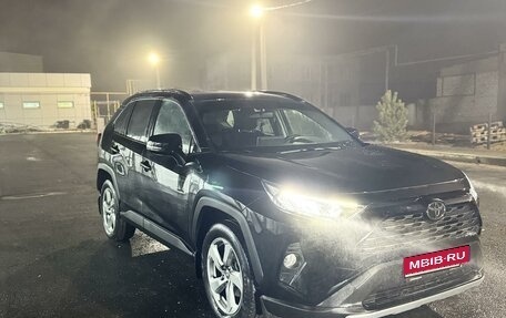 Toyota RAV4, 2019 год, 3 050 000 рублей, 1 фотография