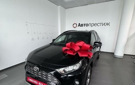 Toyota RAV4, 2019 год, 3 050 000 рублей, 4 фотография