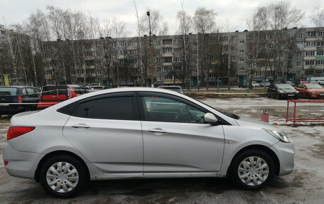 Hyundai Solaris II рестайлинг, 2012 год, 900 000 рублей, 4 фотография