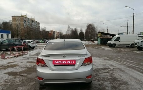 Hyundai Solaris II рестайлинг, 2012 год, 900 000 рублей, 3 фотография