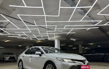 Toyota Camry, 2019 год, 3 200 000 рублей, 7 фотография