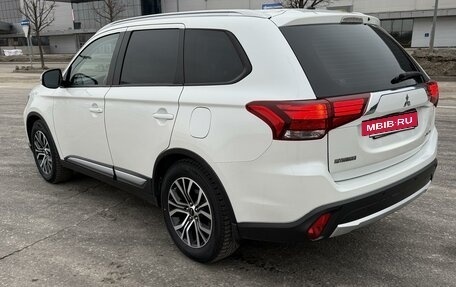 Mitsubishi Outlander III рестайлинг 3, 2015 год, 2 200 000 рублей, 2 фотография