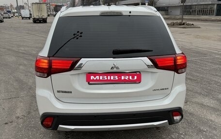 Mitsubishi Outlander III рестайлинг 3, 2015 год, 2 200 000 рублей, 3 фотография