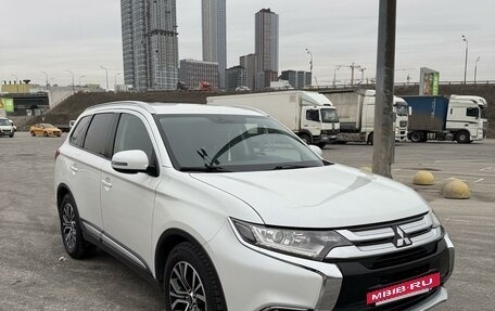 Mitsubishi Outlander III рестайлинг 3, 2015 год, 2 200 000 рублей, 5 фотография