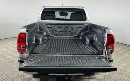 Toyota Hilux VIII, 2018 год, 4 175 000 рублей, 7 фотография