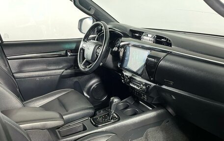 Toyota Hilux VIII, 2018 год, 4 175 000 рублей, 13 фотография