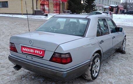 Mercedes-Benz E-Класс, 1995 год, 2 500 000 рублей, 17 фотография