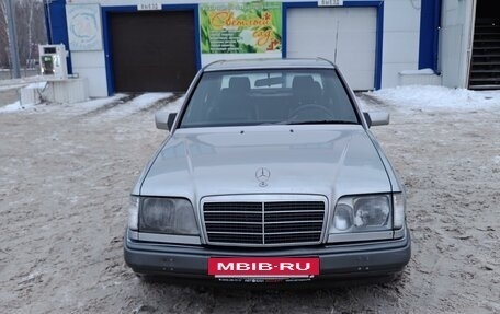 Mercedes-Benz E-Класс, 1995 год, 2 500 000 рублей, 24 фотография