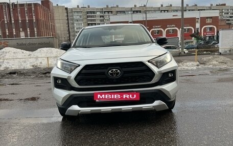 Toyota RAV4, 2023 год, 4 100 000 рублей, 2 фотография