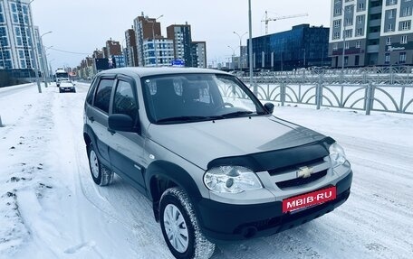 Chevrolet Niva I рестайлинг, 2015 год, 730 000 рублей, 2 фотография