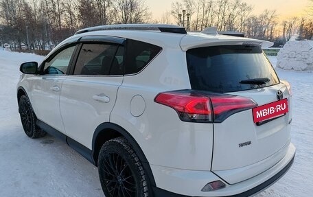 Toyota RAV4, 2016 год, 2 370 000 рублей, 10 фотография