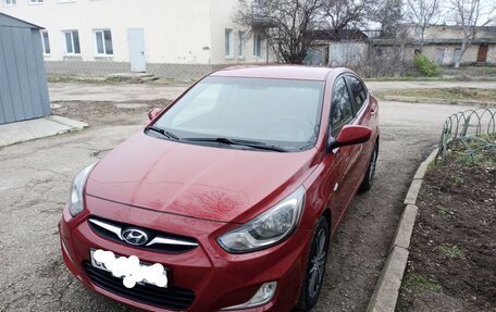 Hyundai Solaris II рестайлинг, 2011 год, 835 000 рублей, 2 фотография