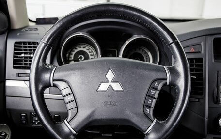 Mitsubishi Pajero IV, 2013 год, 2 748 000 рублей, 31 фотография