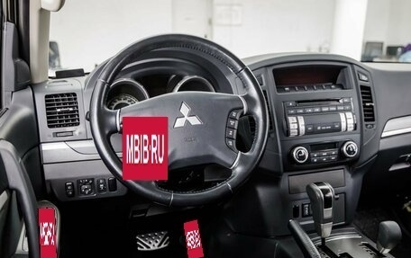 Mitsubishi Pajero IV, 2013 год, 2 748 000 рублей, 19 фотография