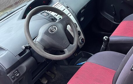 Toyota Yaris III рестайлинг, 2007 год, 470 000 рублей, 6 фотография