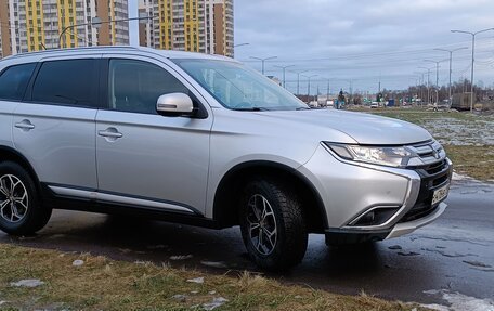 Mitsubishi Outlander III рестайлинг 3, 2015 год, 1 700 000 рублей, 2 фотография