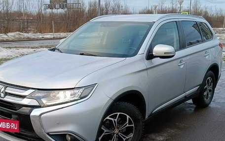 Mitsubishi Outlander III рестайлинг 3, 2015 год, 1 700 000 рублей, 3 фотография