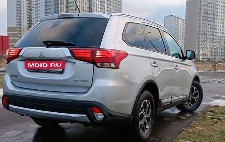 Mitsubishi Outlander III рестайлинг 3, 2015 год, 1 700 000 рублей, 4 фотография