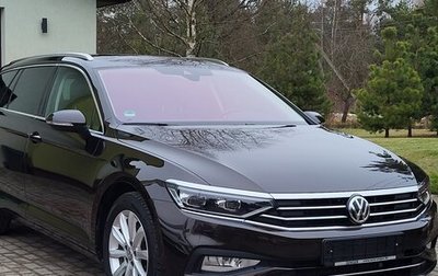 Volkswagen Passat B8 рестайлинг, 2019 год, 2 380 000 рублей, 1 фотография