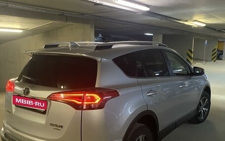 Toyota RAV4, 2017 год, 2 490 000 рублей, 4 фотография