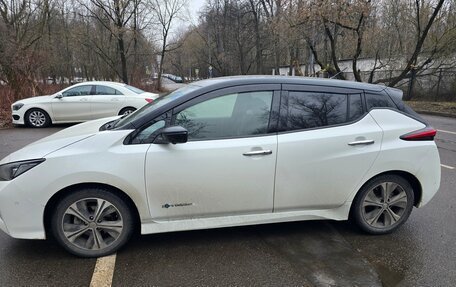 Nissan Leaf II, 2018 год, 1 950 000 рублей, 2 фотография