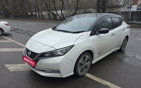 Nissan Leaf II, 2018 год, 1 950 000 рублей, 3 фотография