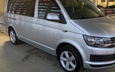 Volkswagen Transporter T6 рестайлинг, 2019 год, 4 500 000 рублей, 6 фотография