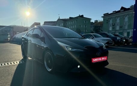 Toyota Prius IV XW50, 2020 год, 2 250 000 рублей, 1 фотография