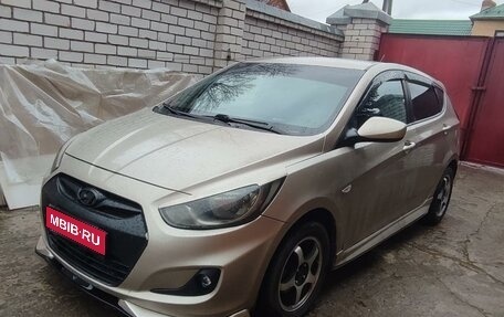 Hyundai Solaris II рестайлинг, 2011 год, 720 000 рублей, 1 фотография