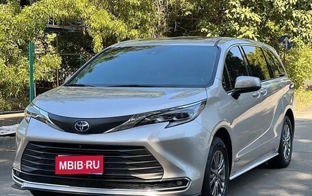 Toyota Sienna, 2021 год, 4 520 000 рублей, 1 фотография