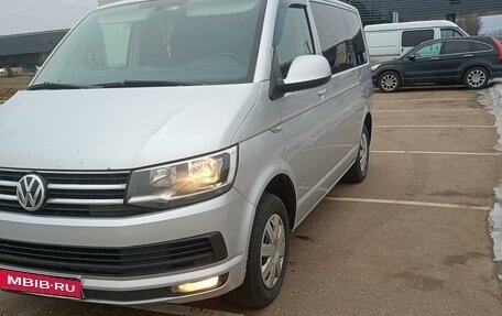 Volkswagen Caravelle T6 рестайлинг, 2018 год, 2 950 000 рублей, 1 фотография