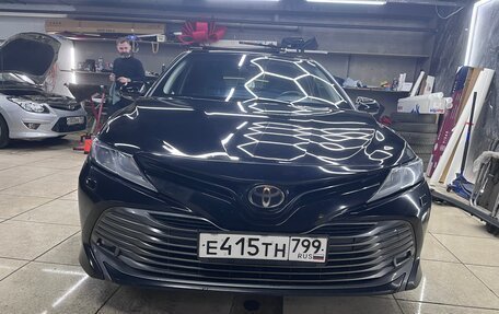 Toyota Camry, 2018 год, 2 300 000 рублей, 1 фотография