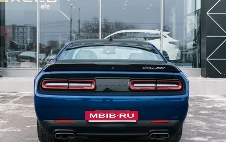 Dodge Challenger III рестайлинг 2, 2020 год, 5 450 000 рублей, 4 фотография