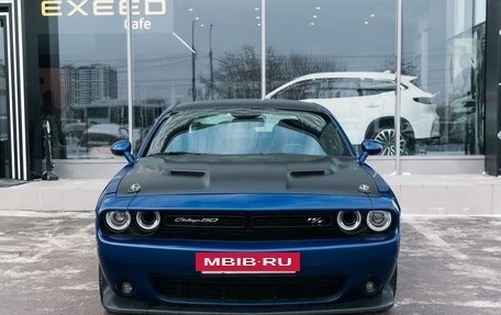 Dodge Challenger III рестайлинг 2, 2020 год, 5 450 000 рублей, 8 фотография