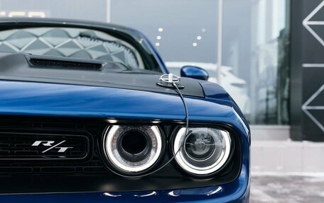 Dodge Challenger III рестайлинг 2, 2020 год, 5 450 000 рублей, 18 фотография