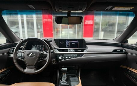 Lexus ES VII, 2021 год, 4 350 000 рублей, 14 фотография