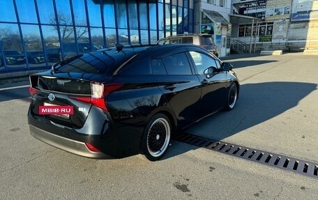 Toyota Prius IV XW50, 2020 год, 2 250 000 рублей, 4 фотография