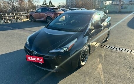 Toyota Prius IV XW50, 2020 год, 2 250 000 рублей, 8 фотография